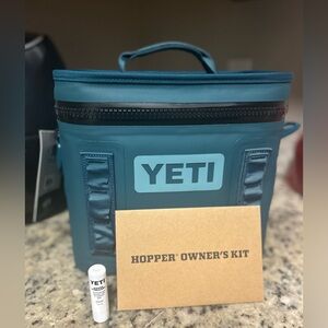NWT YETI Hopper Flip 8 (Soft shell cooler)